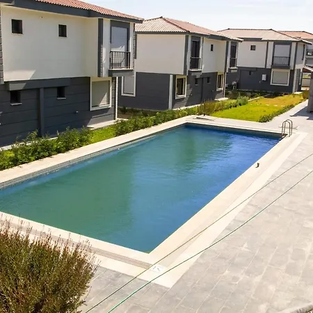 Amazing House With Shared Pool And Backyard Surrounded By Nature In Seferihisar, Apartment *