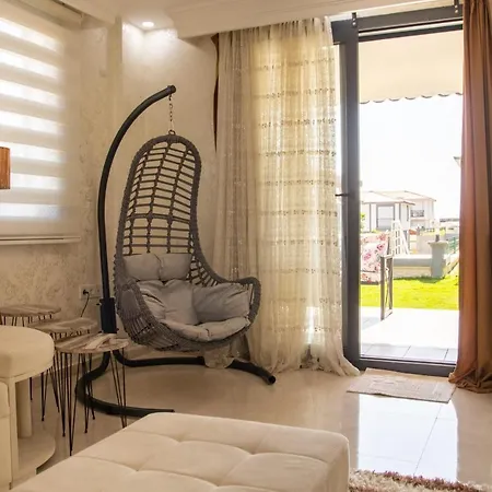 Amazing House With Shared Pool And Backyard Surrounded By Nature In Seferihisar, Apartment Izmir