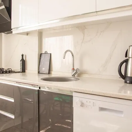 Amazing House With Shared Pool And Backyard Surrounded By Nature In Seferihisar, Apartment