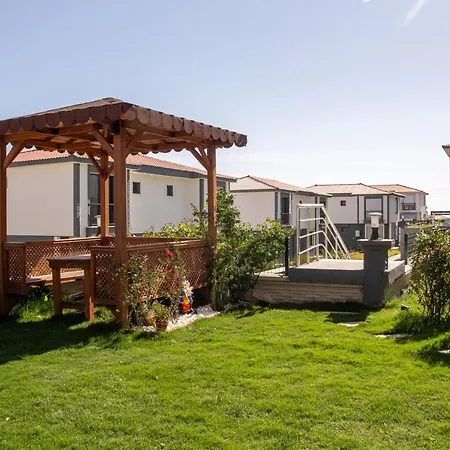 Amazing House With Shared Pool And Backyard Surrounded By Nature In Seferihisar, Apartment *